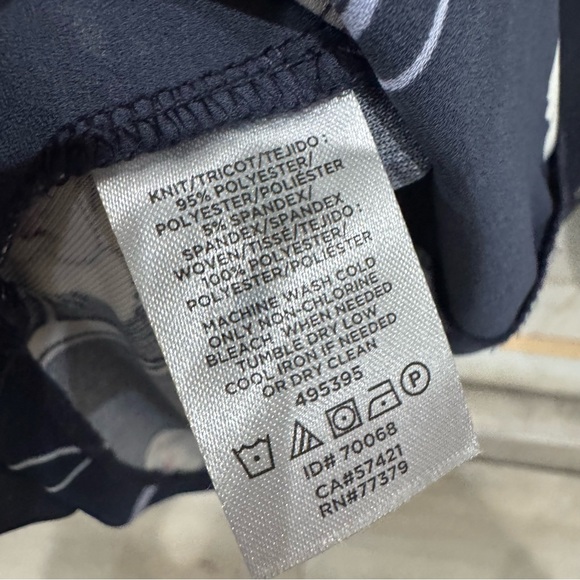 Ann Taylor flowy floral long sleeve top ❤️ - Picture 3 of 6